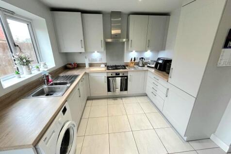 8 Kitchen 2.jpg