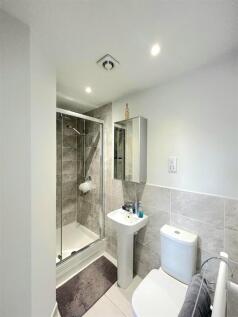11 En-Suite.jpg
