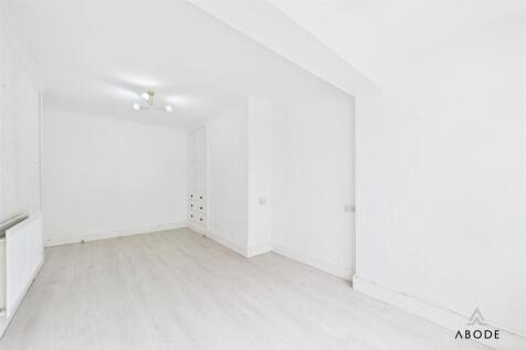 CAM02696G0-PR0677-STILL008.jpg