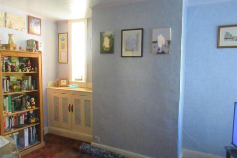 7 Hartshorne Rd Living Room 6.jpg