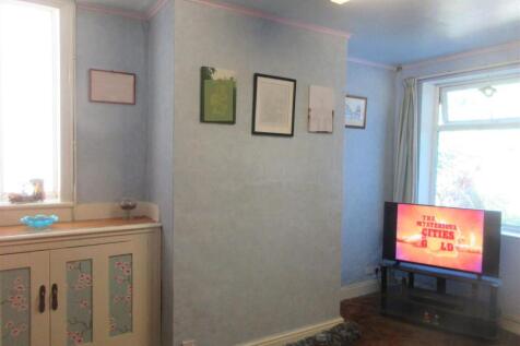 7 Hartshorne Rd Living Room 2.jpg