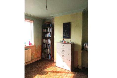 7 Hartshorne Rd Front Room 1 (adusted).jpg