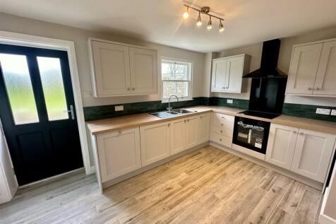 Kitchen 2.jpg