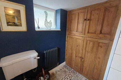 downstairs wc 1.jpg