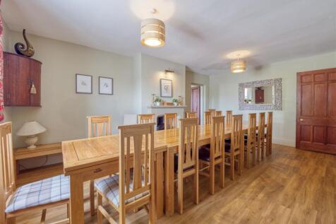 Dining room 1.jpg
