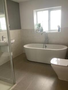 Main bathroom.jpg