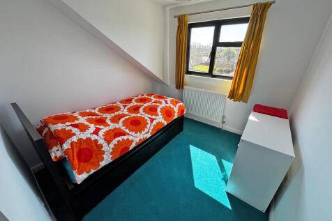 Fifth Bedroom (1)