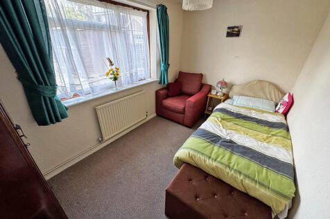 Second bedroom (1