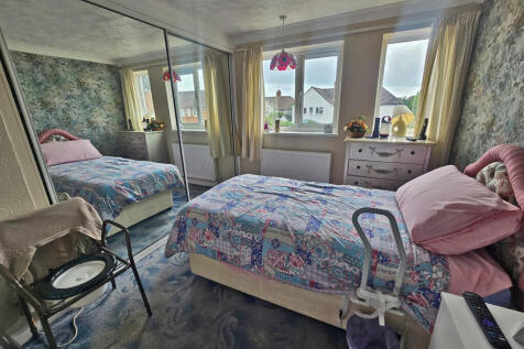 Bedroom 1 (1)