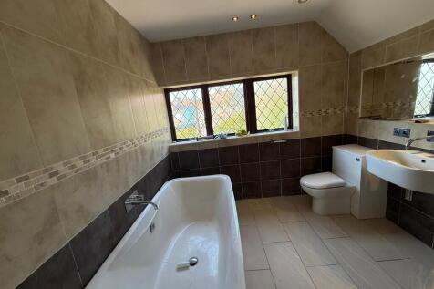 Main Bathroom 2