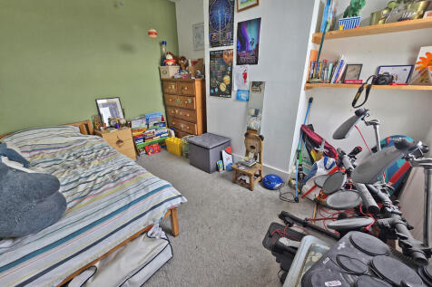 Third bedroom (3)