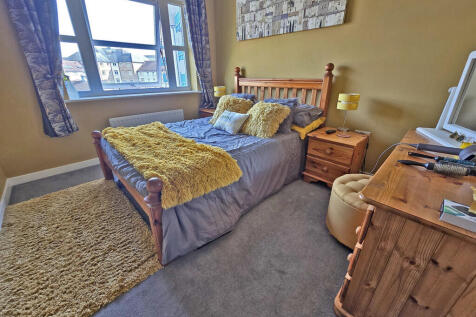 Second bedroom (2...