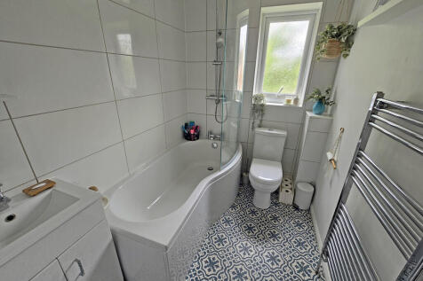BATHROOM 2