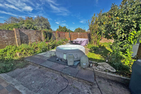 Hot tub (1)