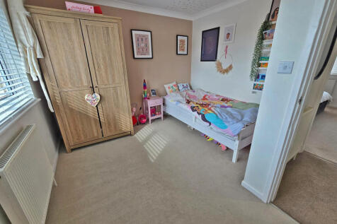 Second bedroom (5...