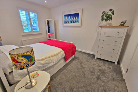 Second bedroom (4...