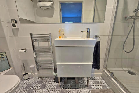 Second bed en-sui...