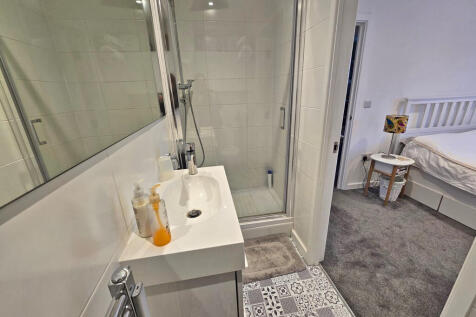 Second bed en-sui...