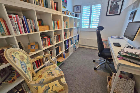 Fourth bedroom (2...