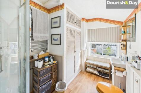 Upstairs Shower Room / En-Suite