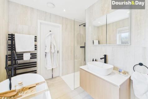 Family Bathroom / Ensuite