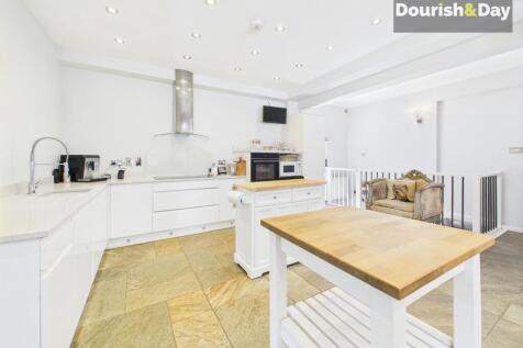 Open Plan Kitchen / Living Diner