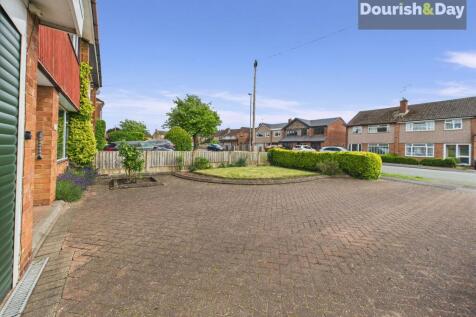 Front Garden / Driveway