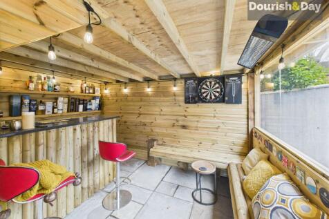 Outside Bar