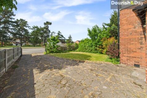 Front Garden / Driveway