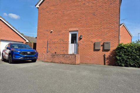 Side / Garage