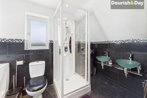 Attic En- Suite