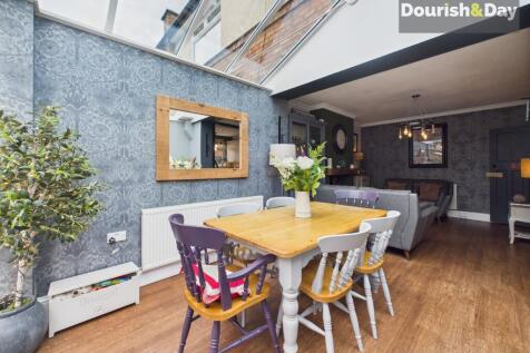 Open Plan Kitchen / Living Diner