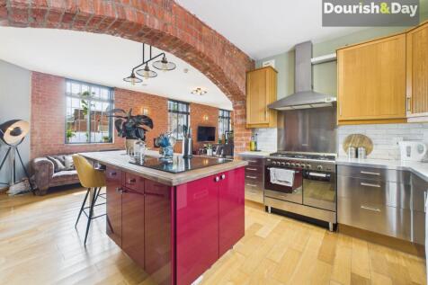 Kitchen / Living Area