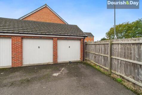 Garage / Parking