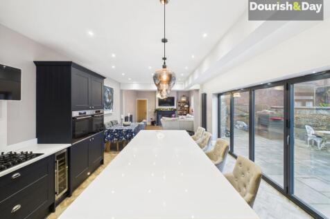 Open Plan Kitchen / Living Diner