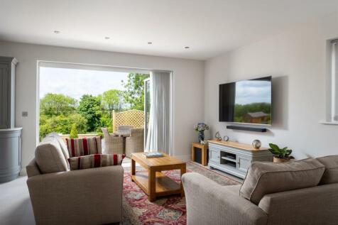 20 - Oakwood House - GL54 4NQ - Web.jpg