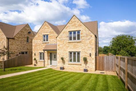 11 - Oakwood House - GL54 4NQ - Web.jpg