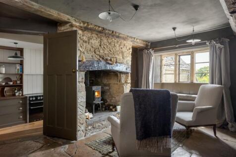 41 - The Old School House - GL54 3NN - Web.jpg