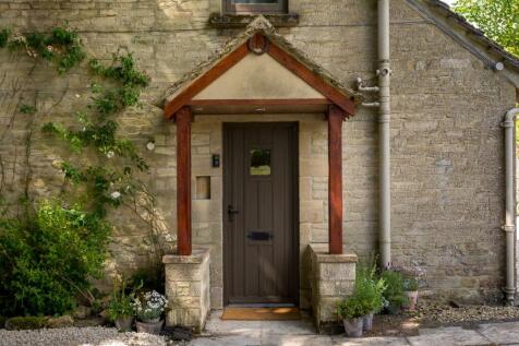 35 - The Old School House - GL54 3NN - Web.jpg