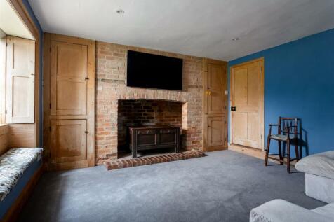 63 - 9-10 Sherborne - GL54 3DU - Web.jpg