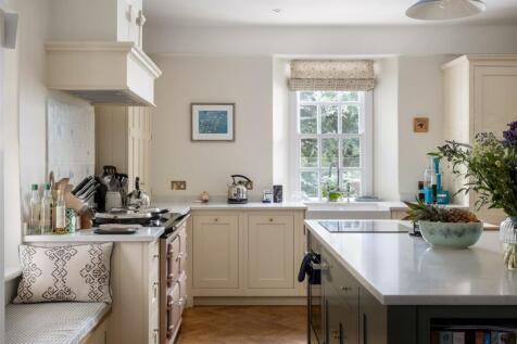 12 - Overbutterrow House - GL5 5BP - Web.jpg