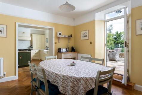 9 - Overbutterrow House - GL5 5BP - Web.jpg