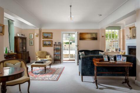 16 - Overbutterrow House - GL5 5BP - Web.jpg