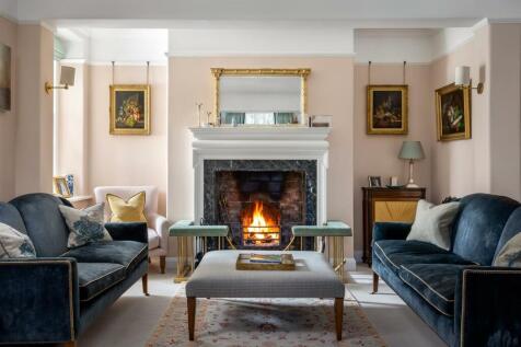 15 - Overbutterrow House - GL5 5BP - Web.jpg