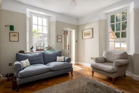 46 - Overbutterrow House - GL5 5BP - Web.jpg