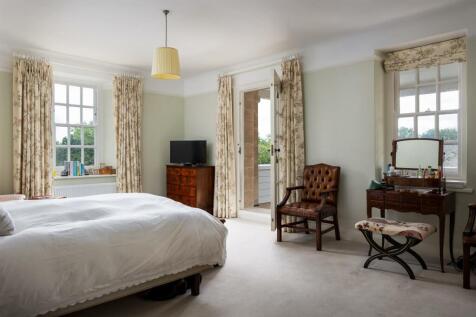 48 - Overbutterrow House - GL5 5BP - Web.jpg
