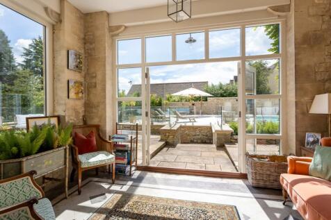 17 - Overbutterrow House - GL5 5BP - Web.jpg