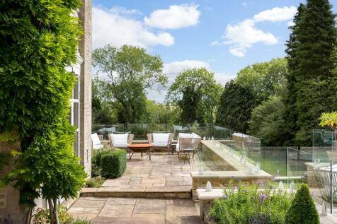 30 - Overbutterrow House - GL5 5BP - Web.jpg