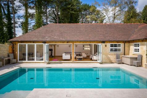 41 - Overbutterrow House - GL5 5BP - Web.jpg