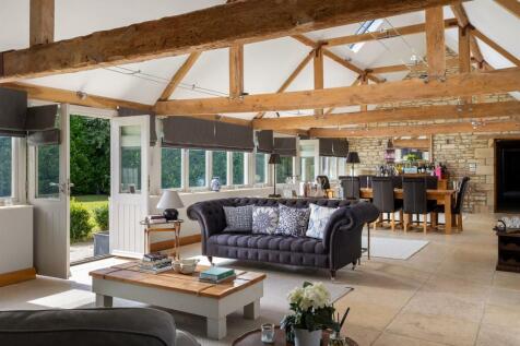 40 - Long Barn - GL54 3QY - Web.jpg